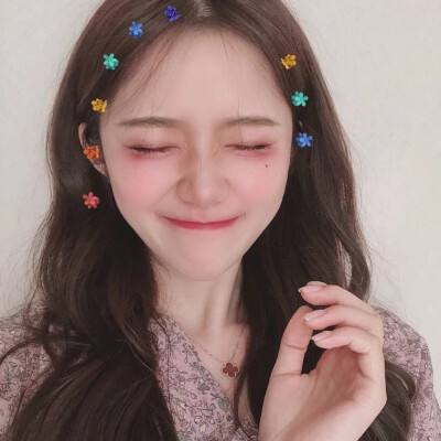 软银集团股价上涨 3.7%， 旗下子公司ARM开始销售自研芯片。